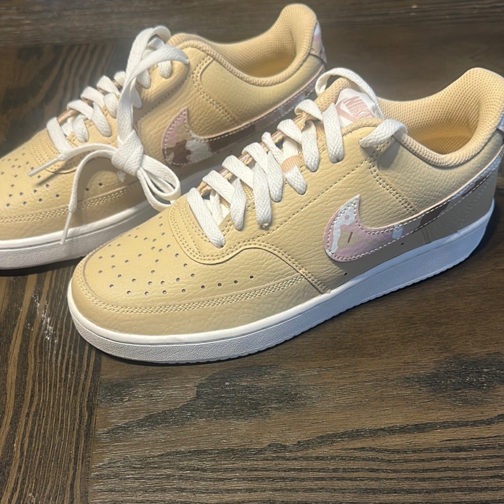 Nike Court Vision low 8.5 women’s